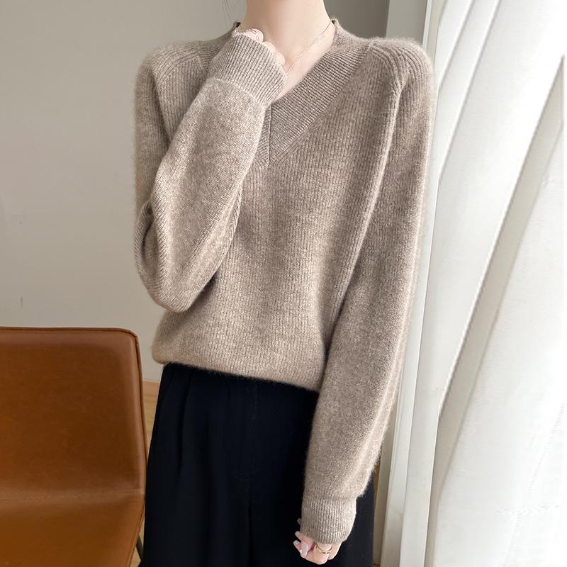 Women's Large V-Neck Cashmere Wool Sweater: Solid Color, Loose Fit, Soft Knitted, Thickened for Autumn & Winter.