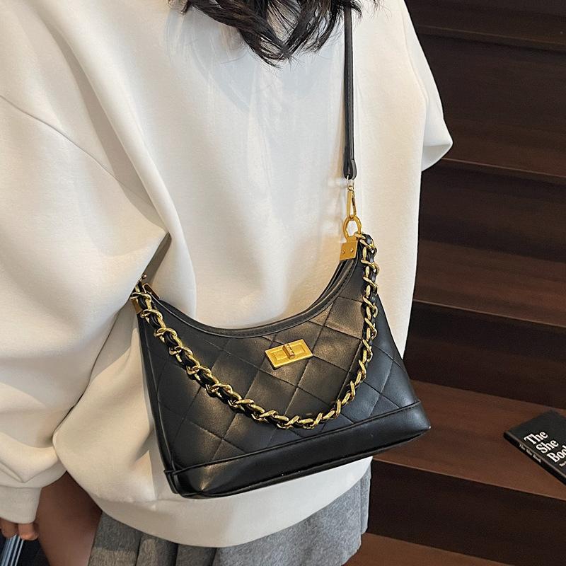 Xiaoxiangfeng Women's Bag 2025 New Fashionable Large-capacity Diamond Chain Underarm Bag Korean Version Niche Design Messenger Bag
