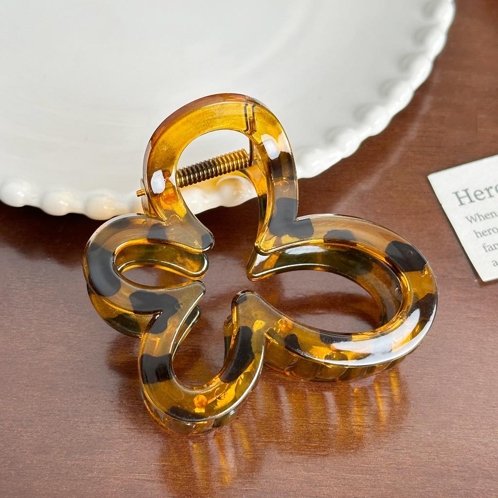 Trendy Vibrant And Butterfly Claw Clip For Women Enhancing Casual And Styles Formal