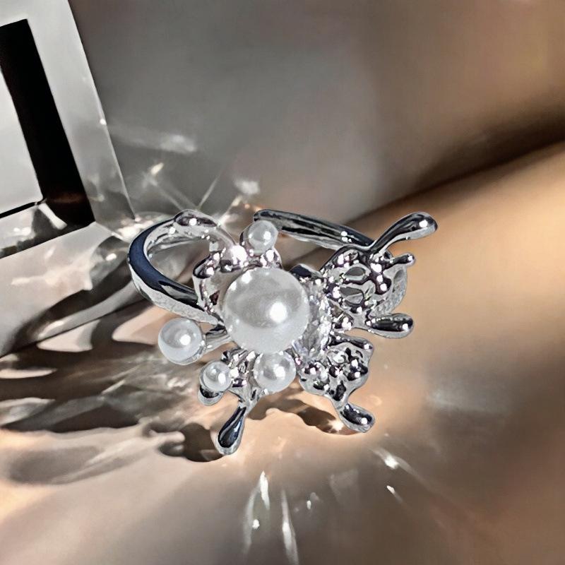 Luxuriöser Schlangenring mit vollem Diamantbesatz: Glänzende, Hochwertige Offene Kupfer Münze für Damen