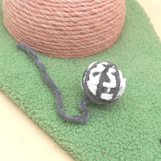 Interaktywna zabawka dla kota w kształcie kuli z dzwonkiem, odporna na zadrapania, zabawna, interaktywna, pluszowa, jasna