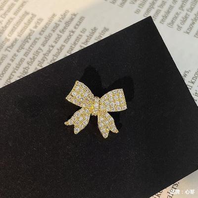 Broche de Lazo Pequeño con Diamantes Japoneses Incrustados de Diamantes Completos Traje Camisa Corsage Lindo Pin de Solapa Accesorios de Broche para Mujer