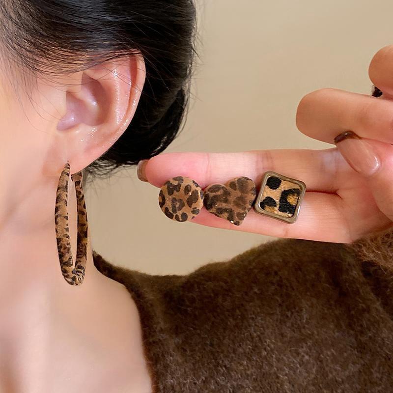 Women's Leopard Print Round Flocked Hoops: Unique Autumn/Winter European Statement Earrings for a Smaller Face Look