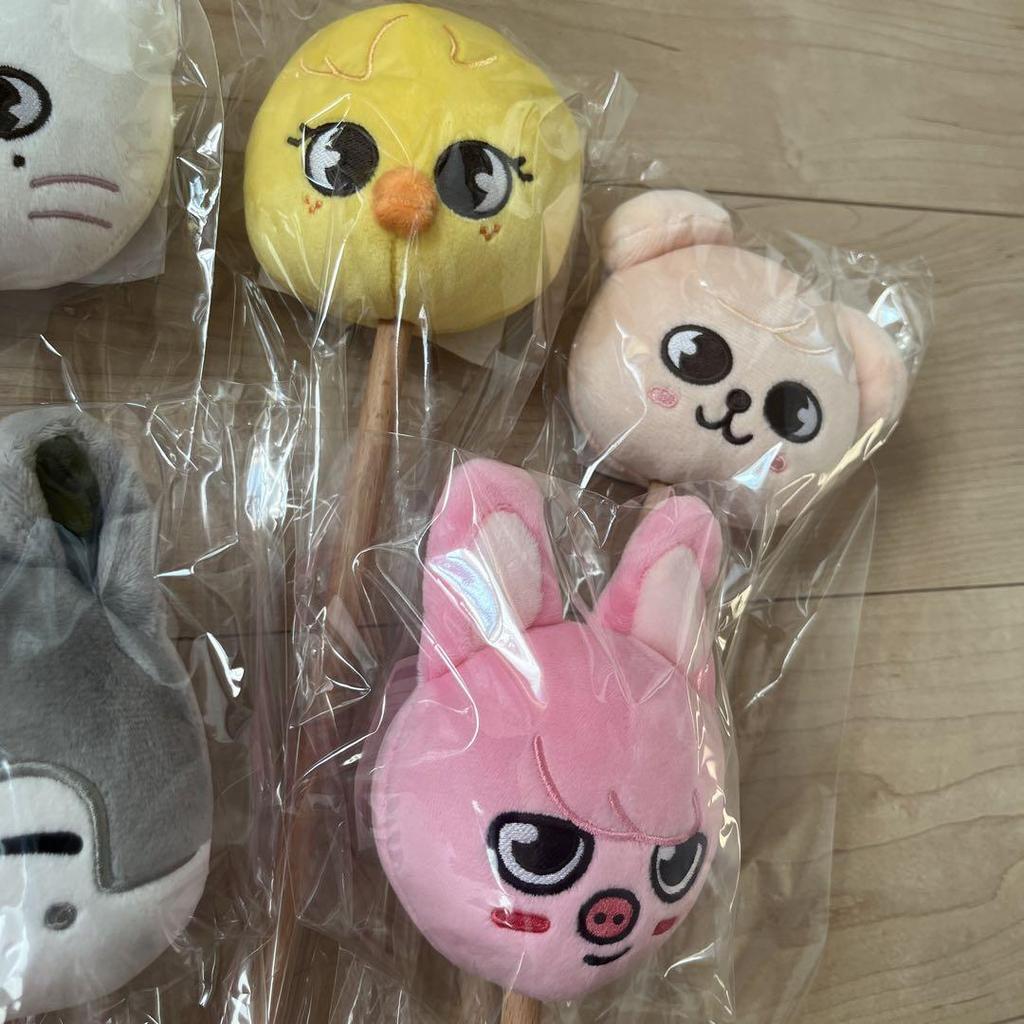 [USED] straykids skzoo shoulder massage stick sukiz