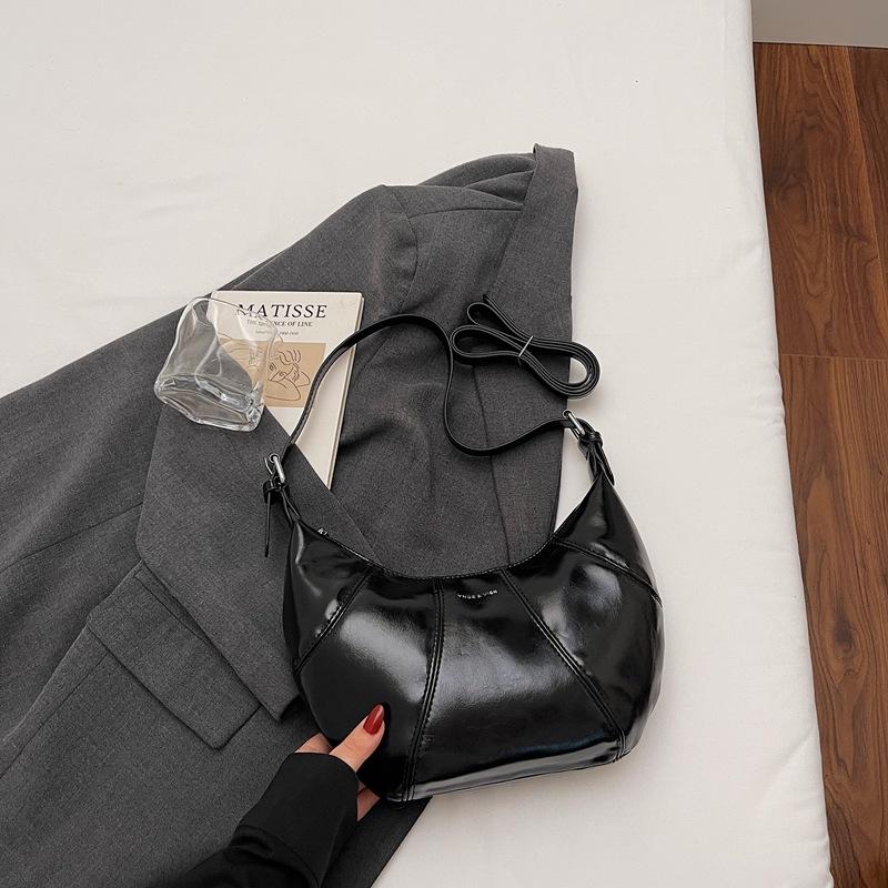 Premium Autumn and Winter Maillard Style New Fashion Versatile Messenger Bag Commuter Niche Single Shoulder Dumpling Bag Light Luxury