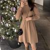 Herbst und Winter Damen Strickkleid Tailliertes Neujahrskriegskleid Rundhalsausschnitt Bottoming Twist Sweater Rock