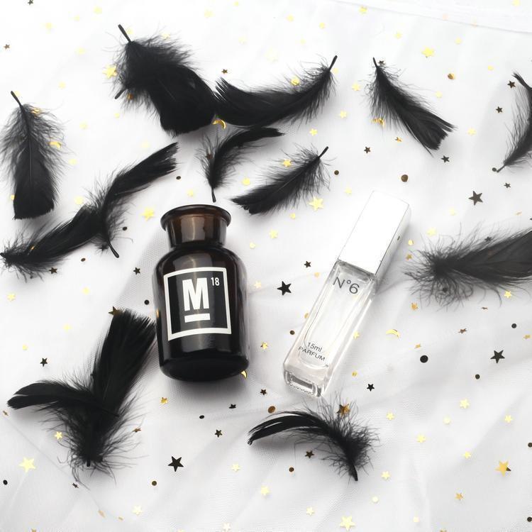 White Feather and Fur Backdrop Props for Photo Shoots