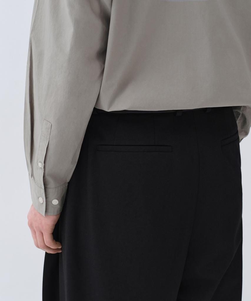 MUSINSA STANDARD Extra Wide Two-Tuck Hidden Elastic Waist Slacks [Black]
