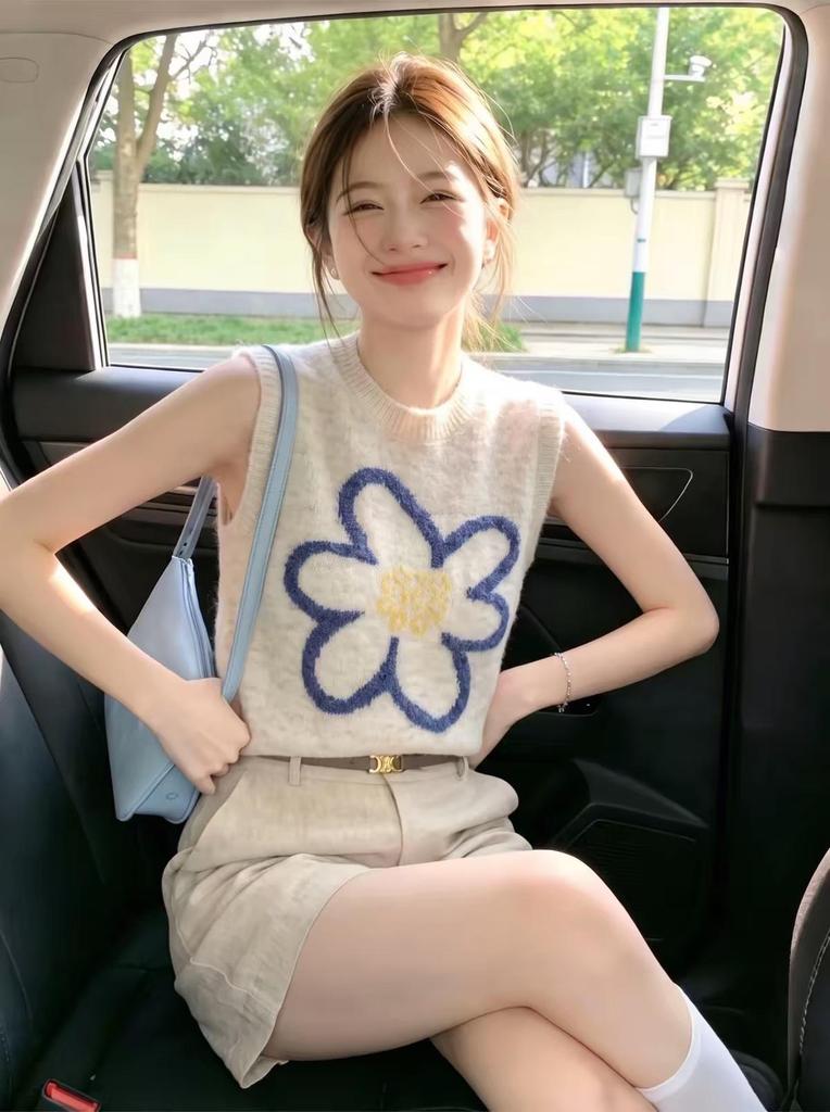 ZOSOUL Floral Embroidered Knitted Vest