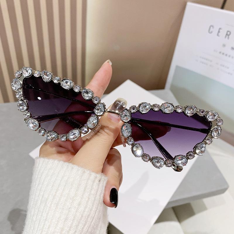 Retro Europäische & Amerikanische Katzenaugen-Strass-Sonnenbrille mit Diamant-Metalldetail
