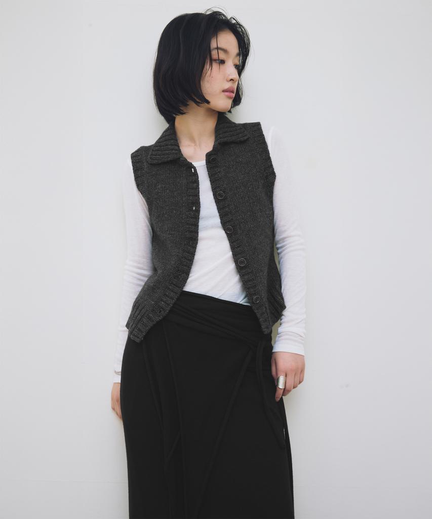 Loutaideu Lambswool Knit Vest [Charcoal]