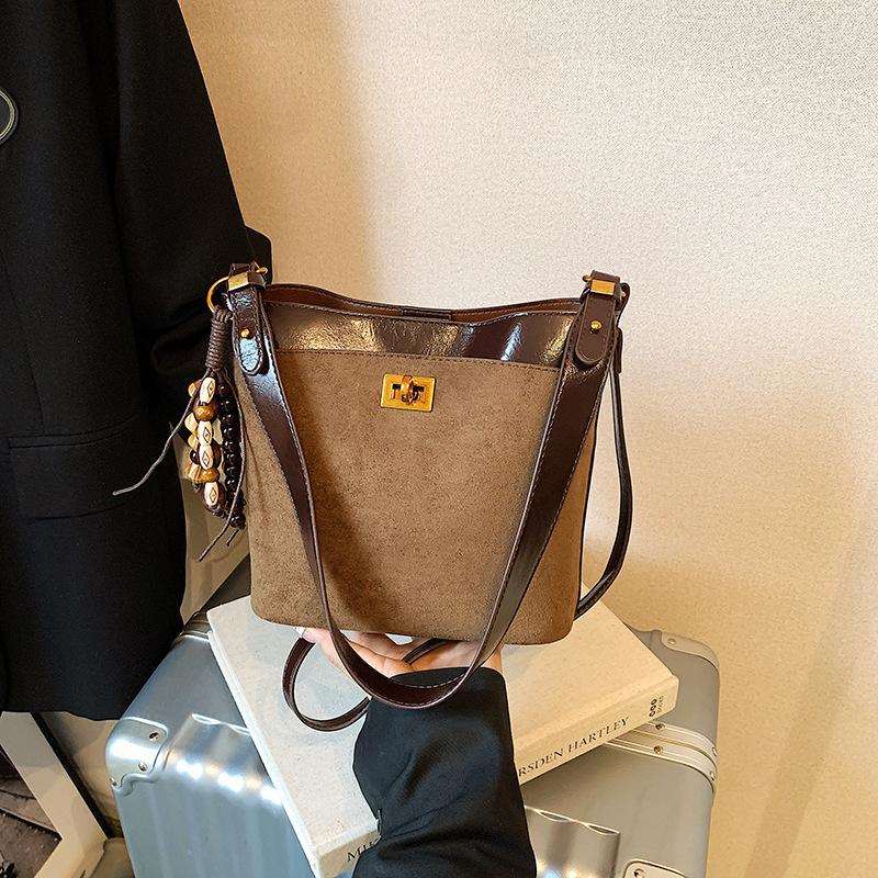 Frosted retro small bag women's autumn and winter 2025 new casual shoulder messenger bag popular bucket bag this year