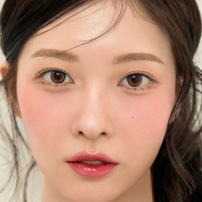 THE PRETTY PETITE Glossy Apple Lip Tint in Gamhong Red Gamhong Red