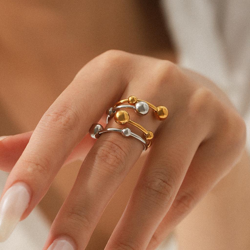 Gold- und silberfarbener Color-Block-Ring mit großen und kleinen Kugeln, zweilagig, leichter Luxus, Nischen-Design, Titanstahlring