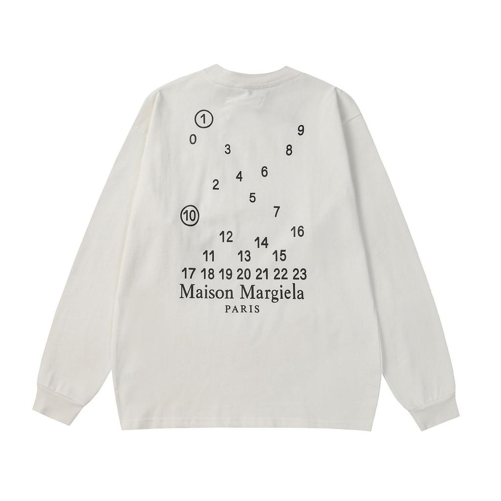 Tricou cu mânecă lungă și guler rotund MM6 Maison Margiela cu număr pe spate pe patru colțuri pentru Toamnă/Iarnă. Strat de bază lejer pentru cupluri.