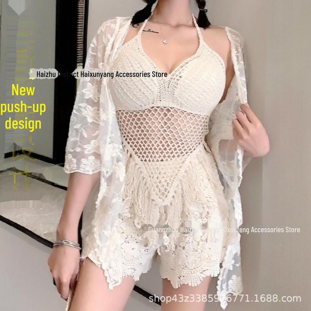 Gestrickter Hohlhäkelblumen-Bikini: Sonnenschutz, Konservativ, Schlankes Tube-Top mit kleinen Westenträgern für Strand oder Resort.