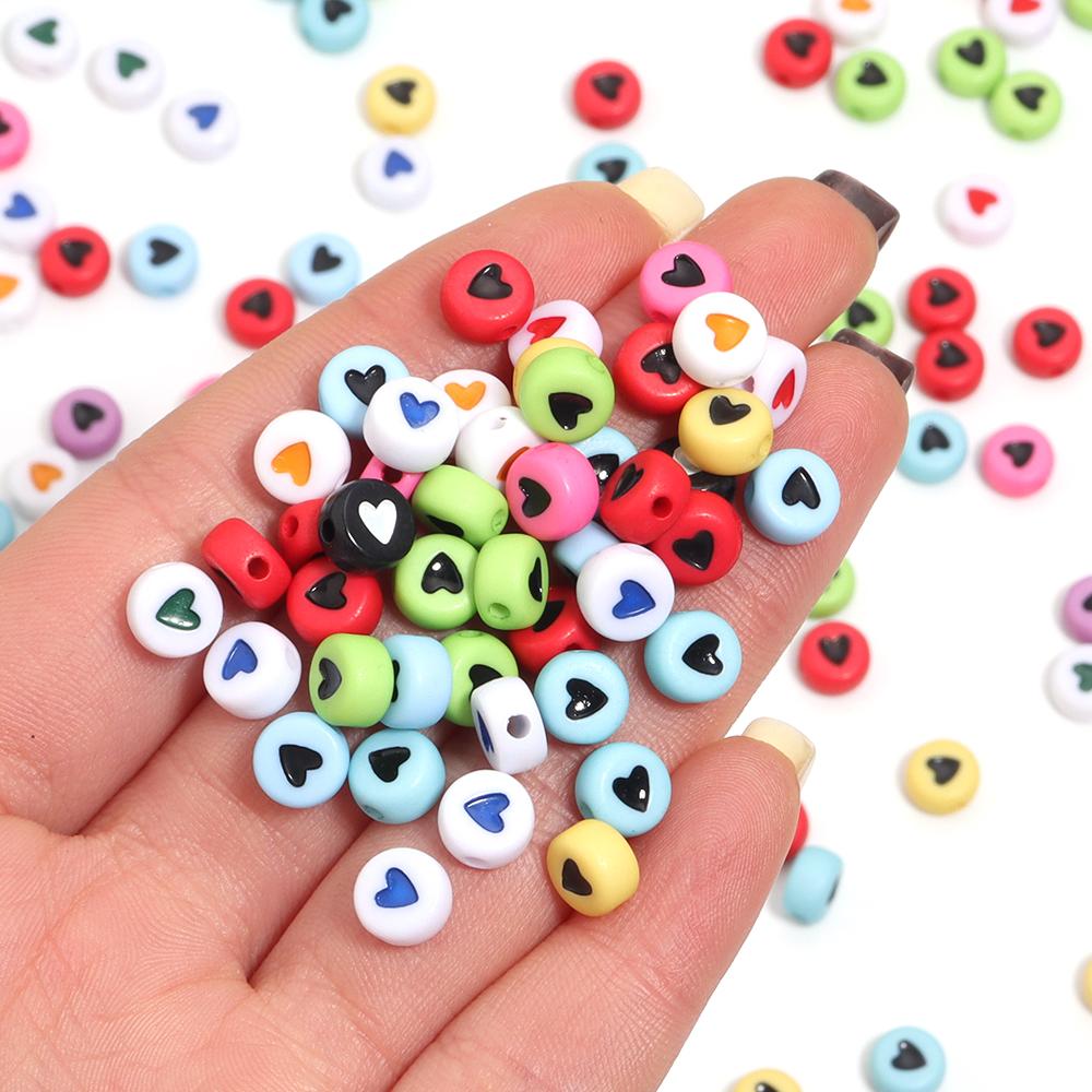100Pcs 7mm Colored Acrylic Beads Heart Pattern Flat Round Loose Beads For DIY Fashion Bracelet Necklace Supplies Wholesale