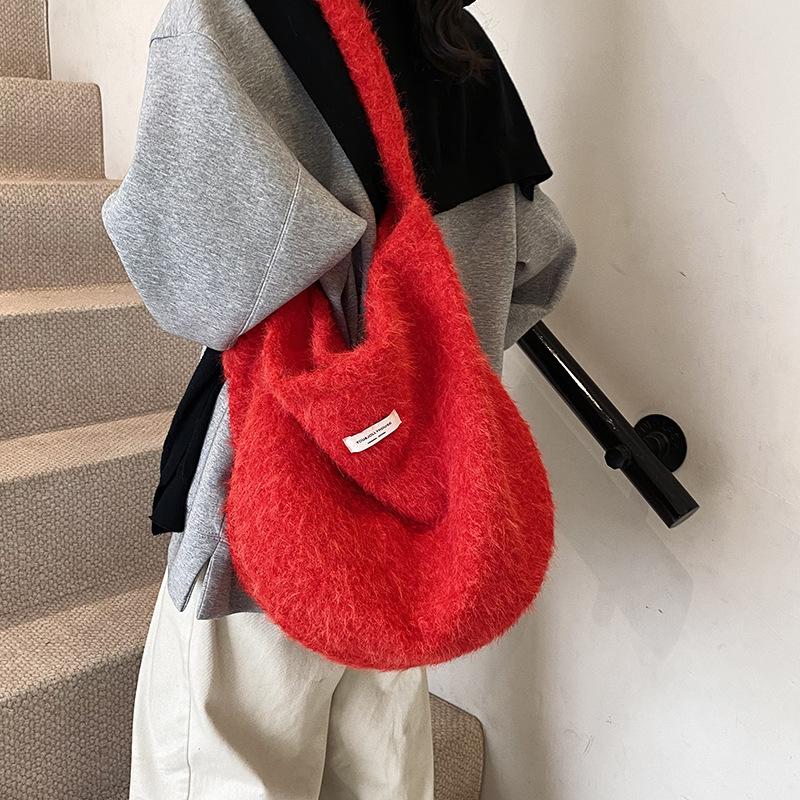 Autumn and Winter Fashion Large-capacity Plush Bag Women's Bag 2025 New Underarm Bag Korean Version Niche Mao Mao Shoulder Bag