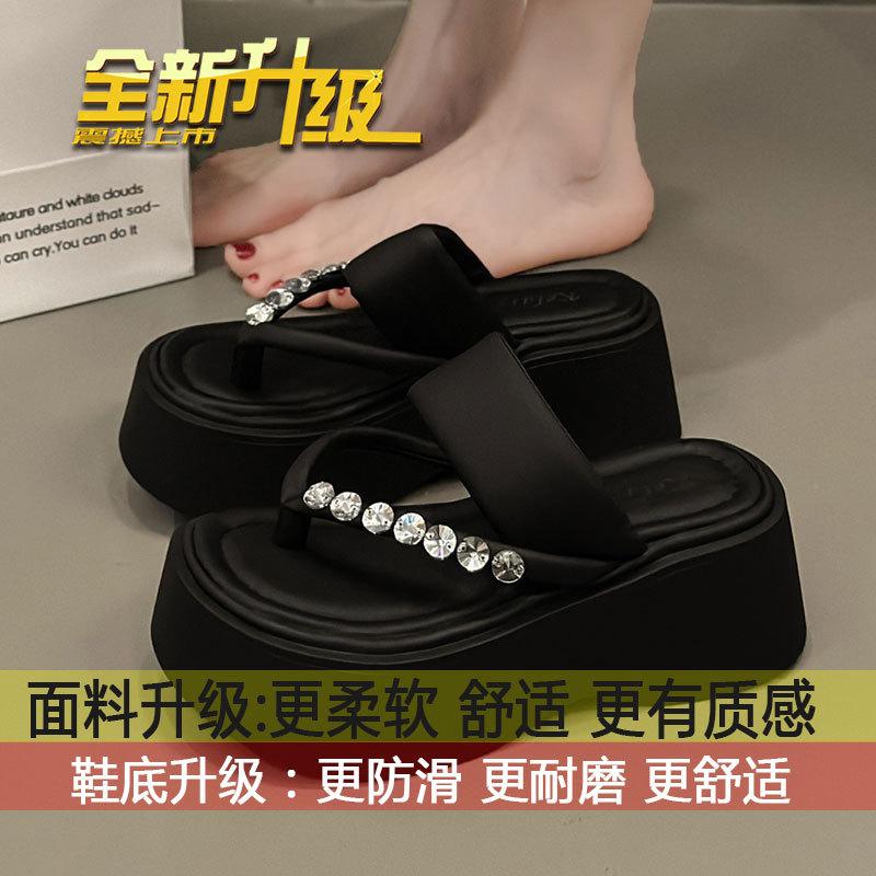 

Silver heightened thick-bottomed beach cool slippers women s summer wear 2025 new fairy wind and water diamond pinch-on flip-flops 40