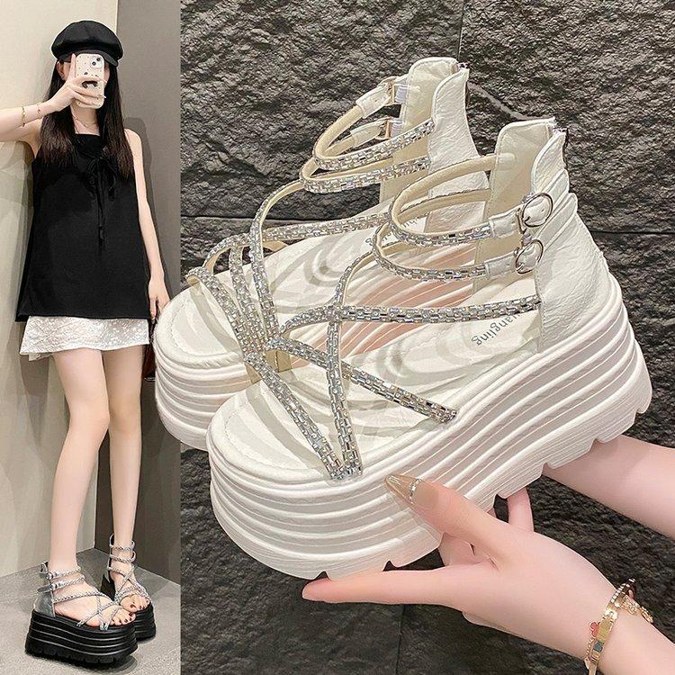 Platform sandals women's fashion outer wear in the summer of 2025 new models with a height increase of 8cm for small people, easy to match, muffin Rom