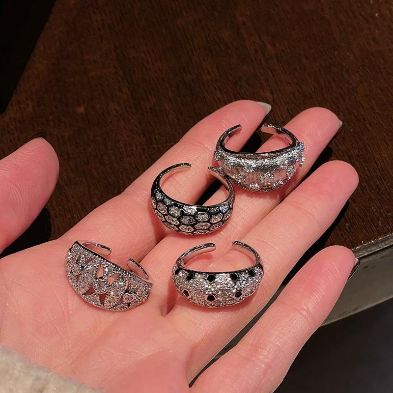 [Diamond Shadow Dome Light] Plaid Advanced Sense Heavy Industry Open Ring Light Luxury Personality Gypsy Star Brushed Zircon Ring