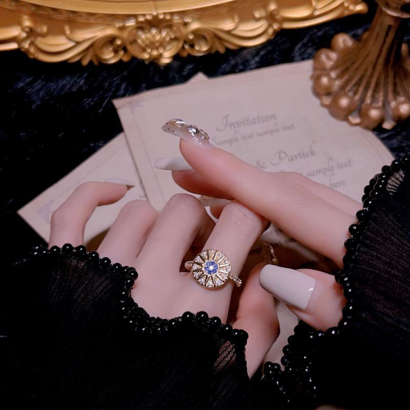 Elegant Retro Compass Star Diamond Ring for Women - Versatile, Exquisite, and Sweet Niche Style Accessory. Adjustable Open Size