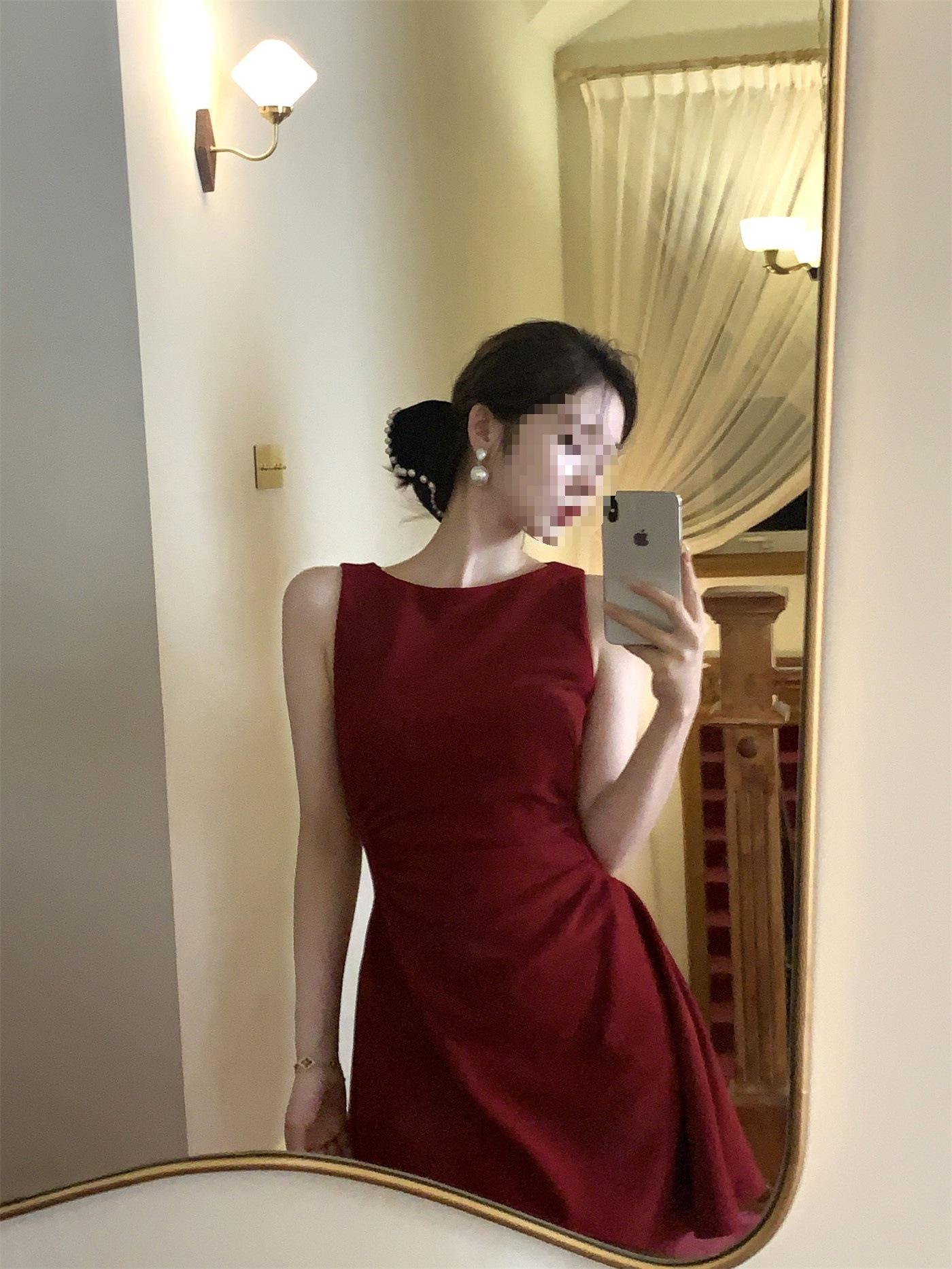 

French-Inspired Waist-Cinching Dress with Off-Shoulder Puff Sleeves, One-Shoulder Design, Version 2.0 S (In Stock)