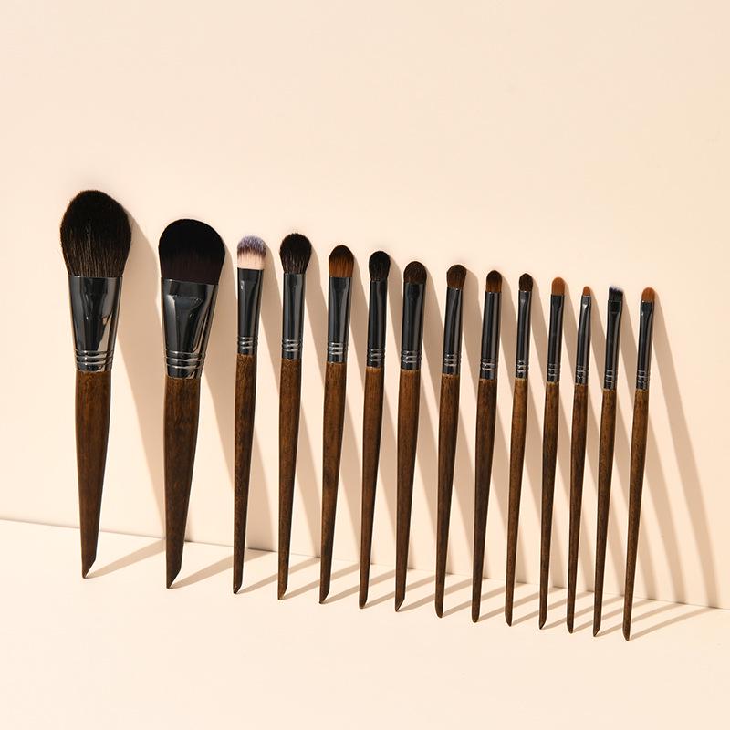 

25-Piece Animal Hair Makeup Brush Set: Includes Wool Brushes for Eyeshadow, Nose Shadow, and Foundation - Artist Recommended