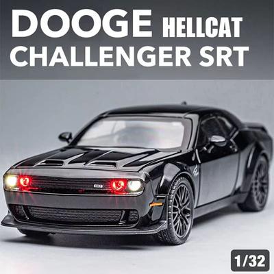 Autíčko Hellcat 1:Model auta Hellcat v měřítku 32, tlakově litý, odlévaný model auta Hellcat se zvukem a světlem Dárek pro děti s módními ozdobami