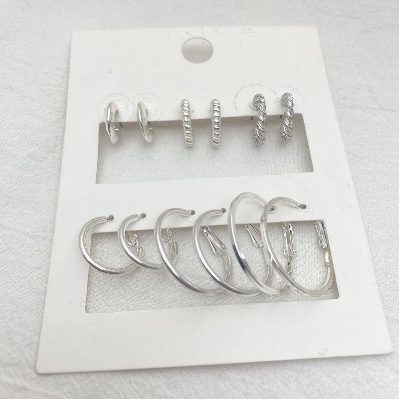 Qingdao Ornament Fashion Niche Style Temperament Wild Ins Style Metal Texture Small Simple Cold Style Suit Ear Studs Section 4