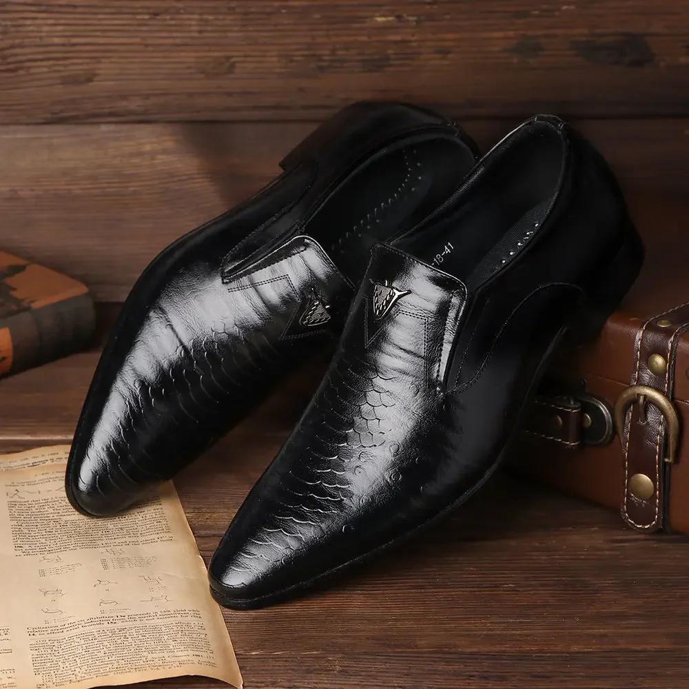 Retro Men's Dress Shoes Summer Casual Office Business Shoes Pointed Toe Leather Shoes Flat Slip-on Shoes for Men Luxury Loafers
