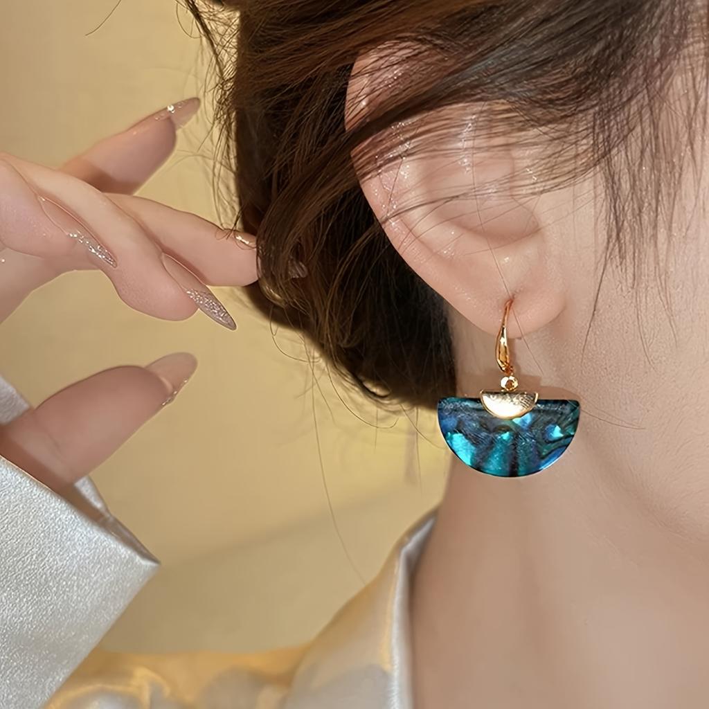 1 Pair of Vintage Elegant and Unique Exaggerated High-End Fashion Geometric Fan-Shaped Niche Design Dangle Earrings