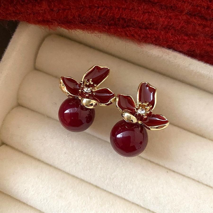 

French retro silver needle dripping oil flower pearl earrings new popular stud earrings light luxury high-end earrings women
