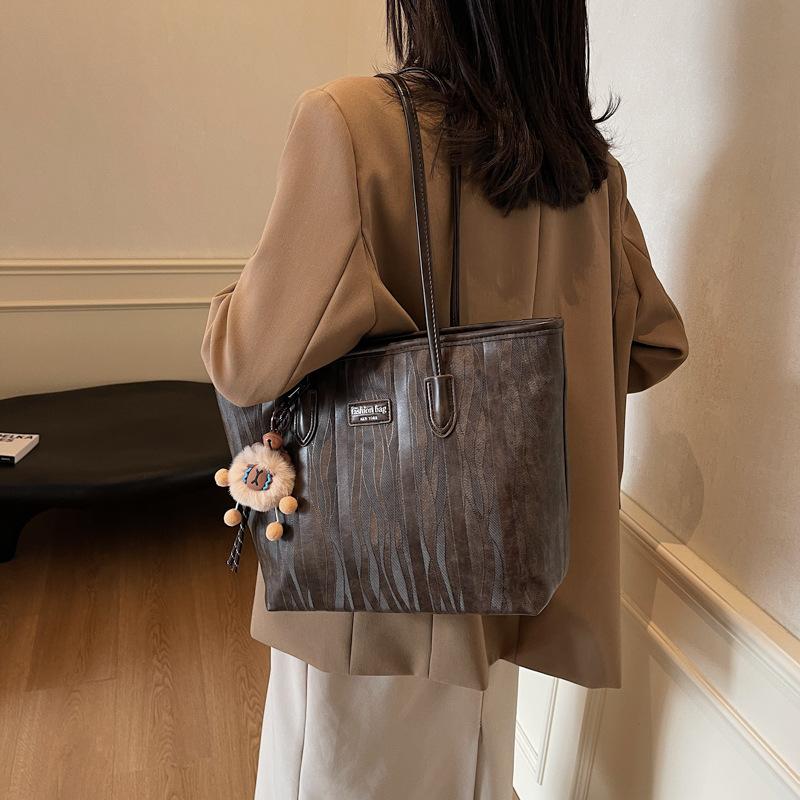 Premium Sense Large-capacity Bag Women's 2025 New Trendy Commuter Tote Bag Popular Versatile Simple Shoulder Bag