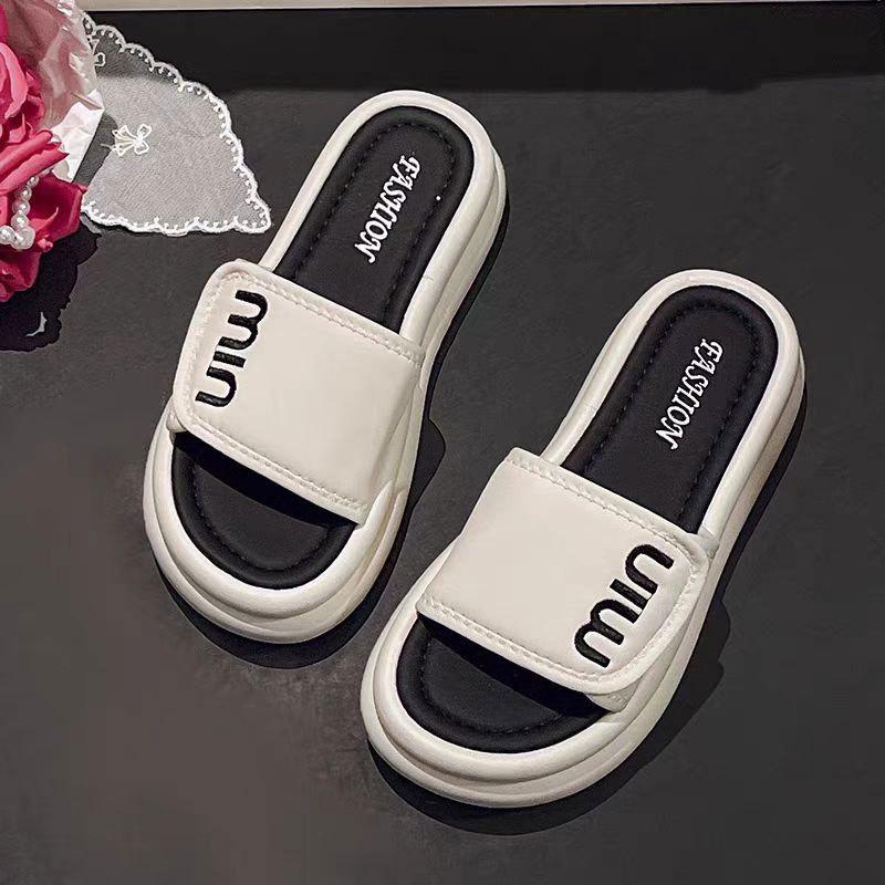 

2025 summer new Internet celebrity casual slippers women wear muffin thick bottom one-word drag explosion sandals student versatile 40 бежевый
