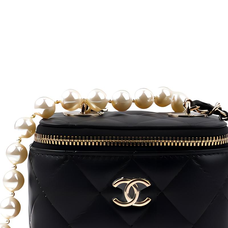 Chanel Diamond-Pattern Pearl Leather With Chain And Mirror Sheepskin Messenger Bag Regular Women'S Black