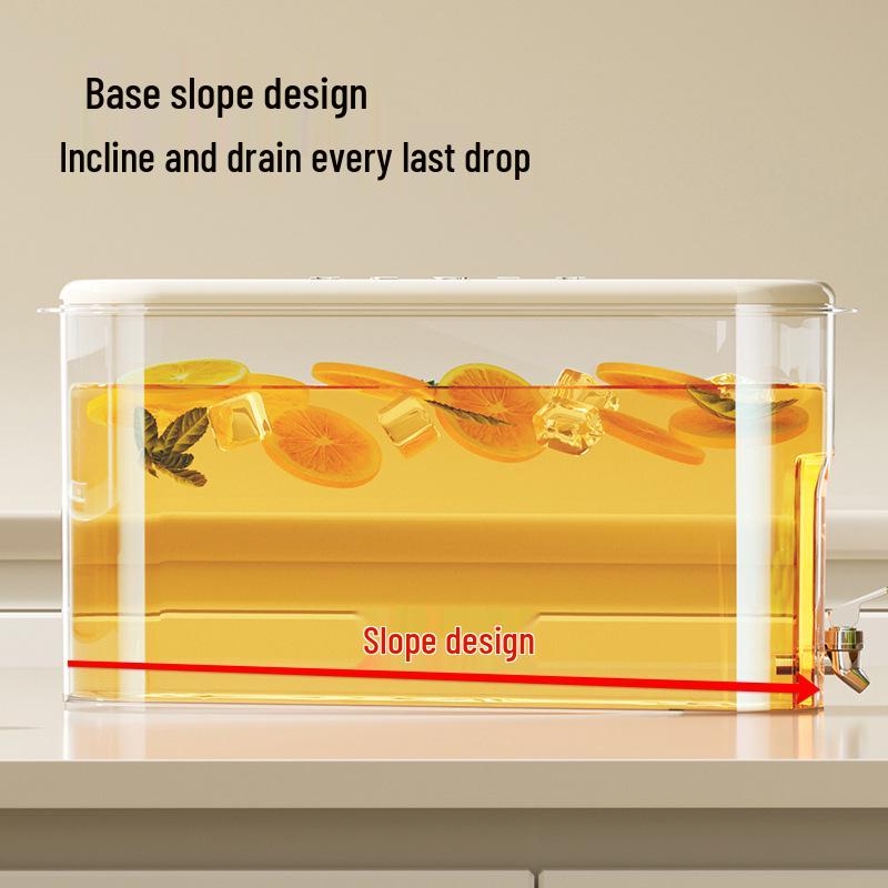 Large Capacity Food-Grade Plastic Pitcher with Spout, Sealed Crevice, for Cold Water and Juice