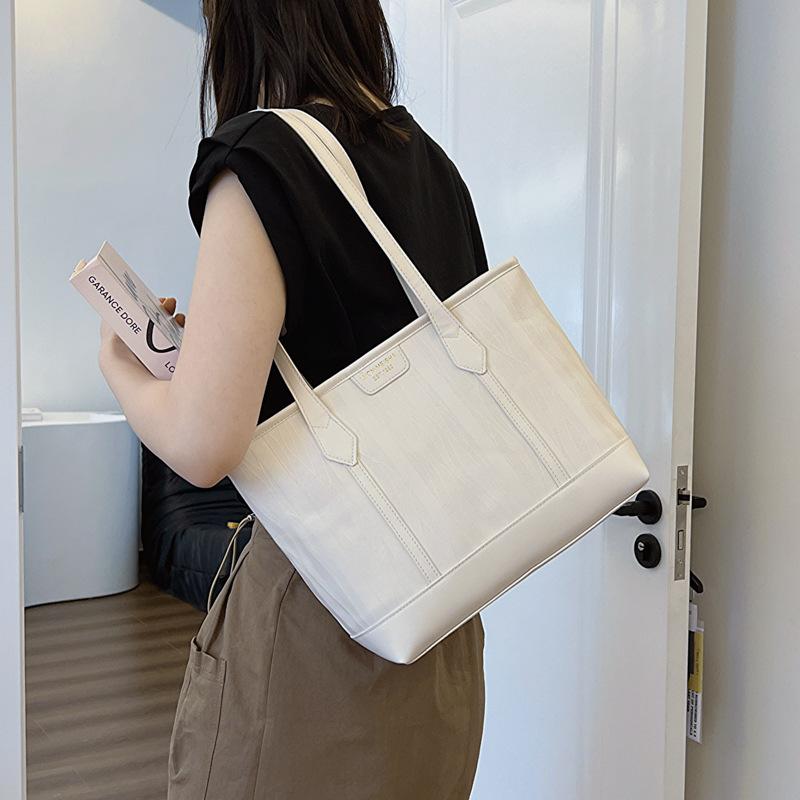 Large Capacity Commuting Casual Ladies Fashionable Retro New Soft Face Solid Color One Shoulder Armpit Tote Women's Bag