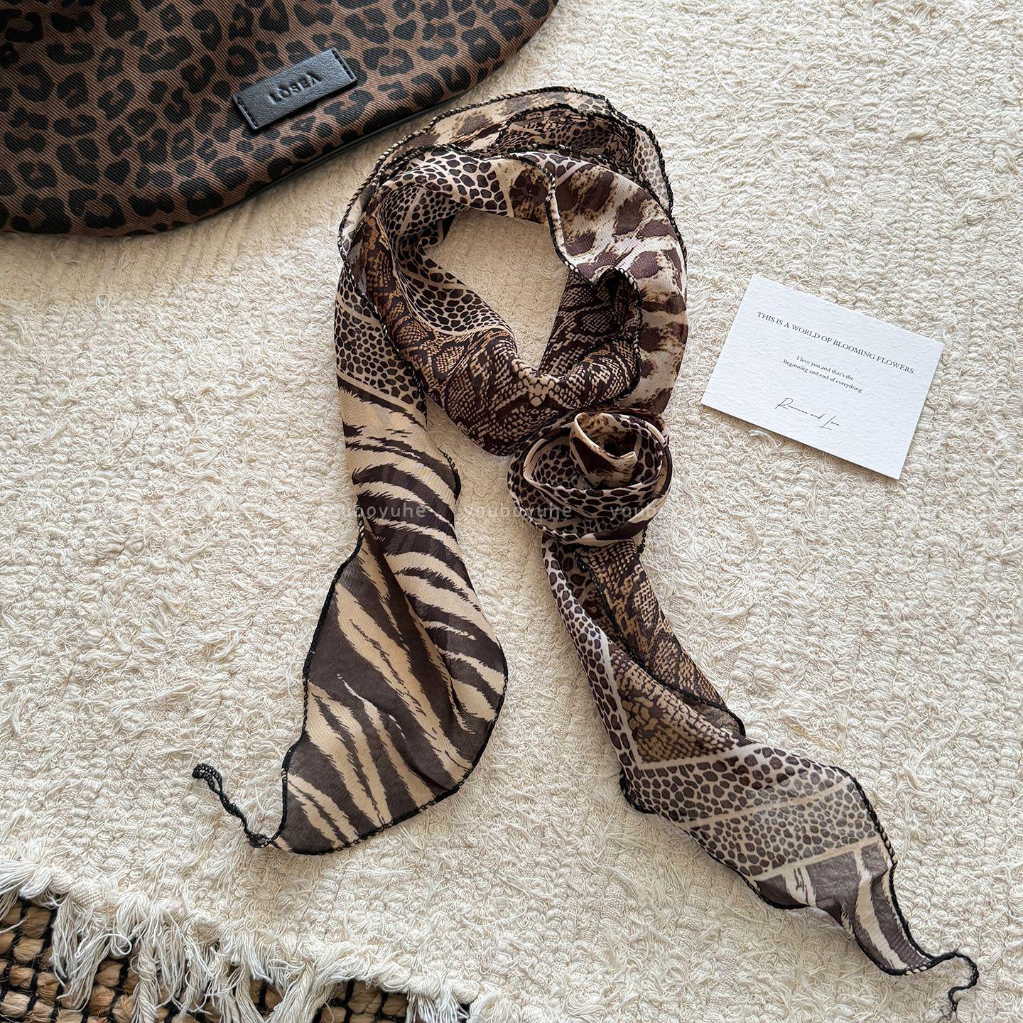

Винтажный шелковый шарф Y2K с леопардовым принтом - Дизайн «Ретро роза» для женщин