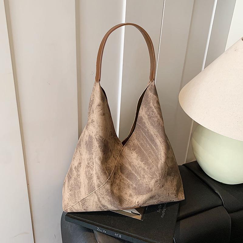 

New autumn fashion simple large capacity retro portable shoulder bag commuter women s bag tote bag dumpling bag коричневый