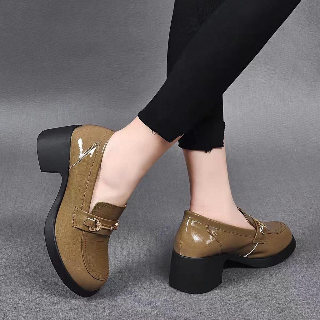 Women's single shoes spring new round head thick heel medium heel small leather shoes cow patent leather metal buckle low-top shoes