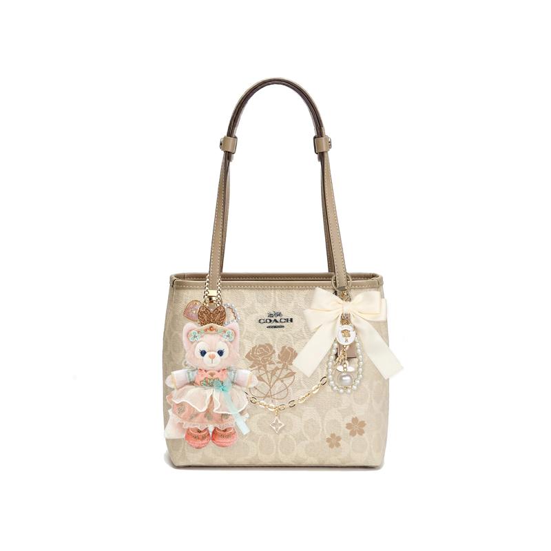 

COACH shoulder bag [Customized bag] City 23 classic presbyopic metal logo, printing, bow, doll pendant, four-leaf clover chain Night Sound Basic Set золотий