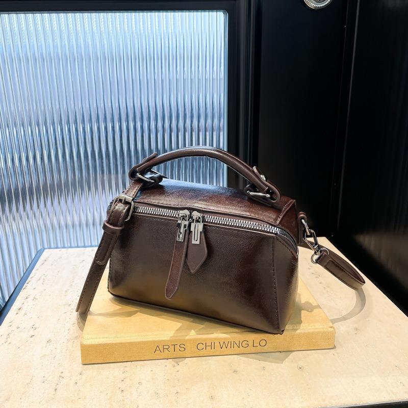 High-end Niche Bag Women's Retro New Fashion Messenger Bag Women's Portable Pillow Bag