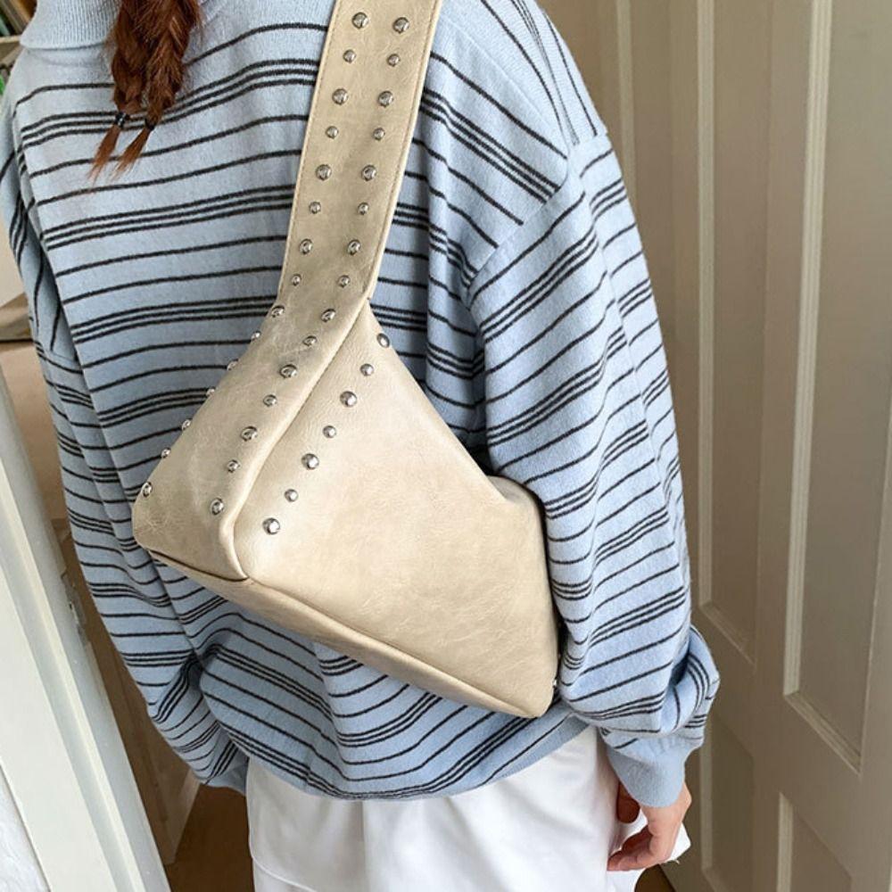 French Retro Rivet Handbag Spicy Girl Style Commuting Shoulder Bag Pillow Underarm Bag  Winter