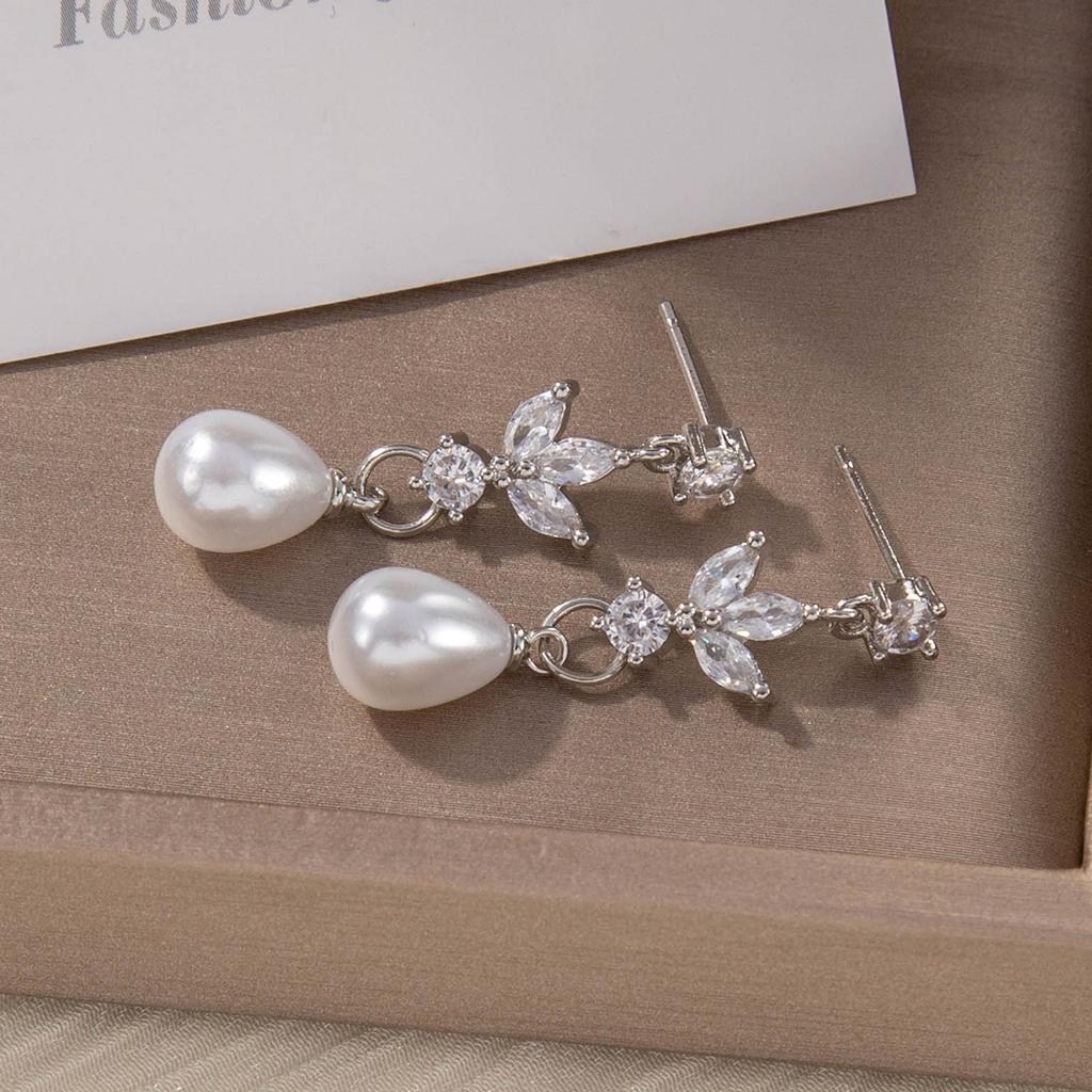 Korean New Luxury Fashion Flower Earrings for Women Shiny Leaf Zircon Imitation Pearl Drop Earring Bridal Wedding Jewelry Gifts