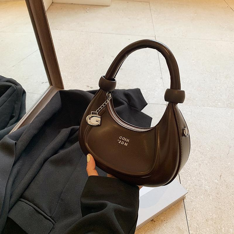 Niche design sense retro fashion portable small bag women's autumn new Maillard shoulder armpit bag