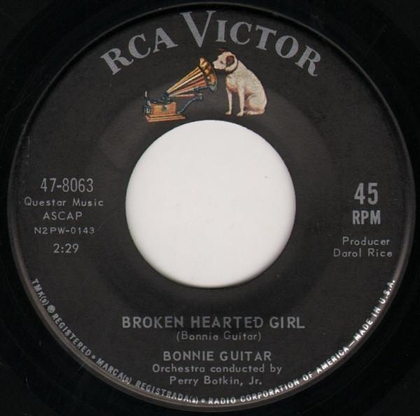 7inch Record BONNIE GUITAR - Broken Hearted Girl / Who Is She? 478063 RCA Victor 1962 US Country/Folk Used
