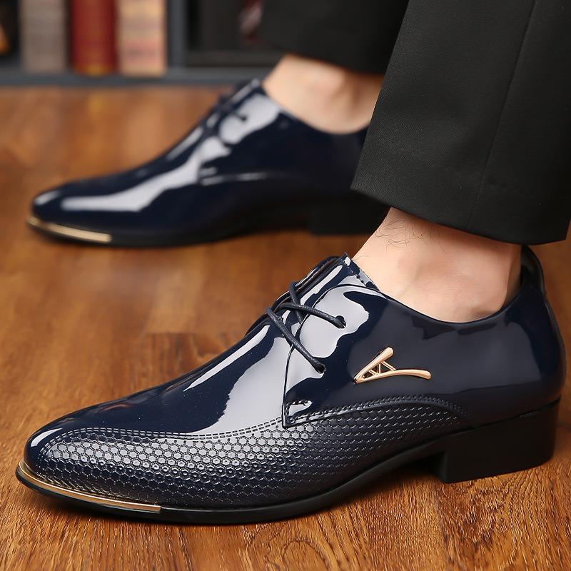 Neue spitze Herren Lederschuhe Glänzend High-End Business Formelle Schuhe für den Mann Langlebige Gesellschaftsschuhe Alle Jahreszeiten Übergröße 48