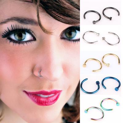 2 Piezas Acero de Titanio Patrón C Punk Clip Septum Piercing Falso Unisex Joyería Corporal Nasal Anillos para Labios