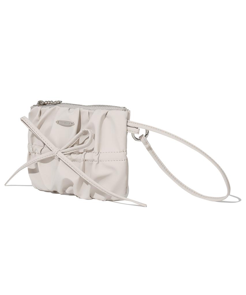 COVERNAT WOMAN Clover Heart Shirred Ribbon Handle Pouch Light Beige